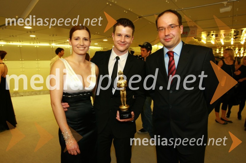 Boštjan Romih, TV in radijski voditelj in soproga Lara ter Leo Oblak, predsednik uprave Infonet media d.d.Viktorji 2009, zaključna zabava