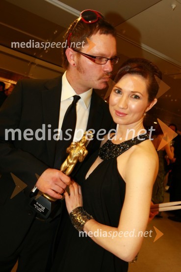 Jurij Zrnec, TV voditelj in njegova soproga Sabina Kogovšek, igralkaViktorji 2009, zaključna zabava