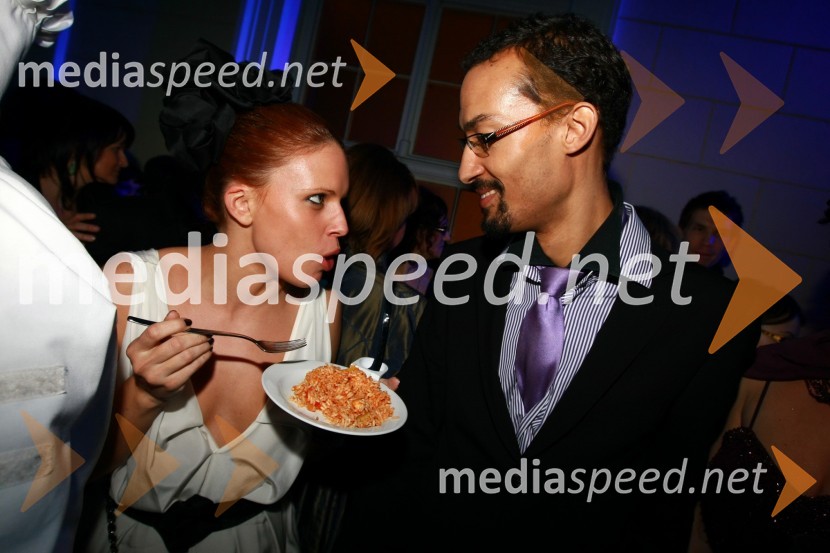 Manja Plešnar, novinarka ter pevka in Seku Mady Conde, TV voditeljViktorji 2009, zaključna zabava