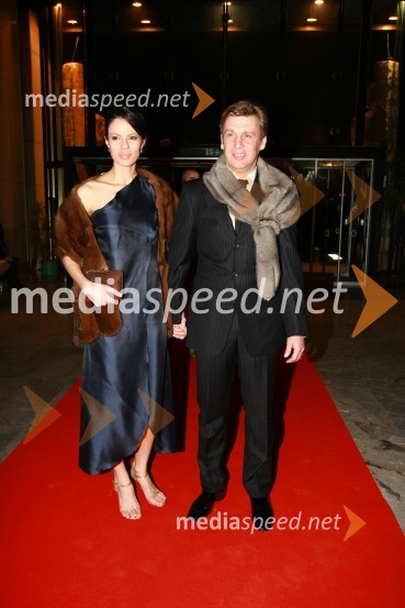 Sabina Remar, Miss Universe 2004 ter manekenka in Tomaž Kralj, podjetnikViktorji 2009, rdeča preproga in dogajanje pred dvorano