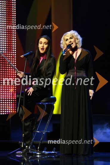 Tinkara Kovač in Alenka Godec, pevkiViktorji 2009, prireditev - dogajanje v dvorani