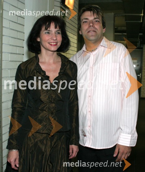 Tanja Tomšič, ravnateljica OŠ Tone Čufar in Željko, pevec in pobudnik koncertaPevci otrokom, dobrodelni koncert