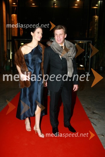 Sabina Remar, Miss Universe 2004 ter manekenka in Tomaž Kralj, podjetnikViktorji 2009, rdeča preproga in dogajanje pred dvorano