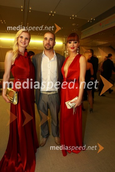 Ana Bešter, TV voditeljica in Sanja Grohar, pevka, manekenka in Miss Slovenije 2005 ter njen zaročenec Pedro Luis - SamiViktorji 2009, zaključna zabava