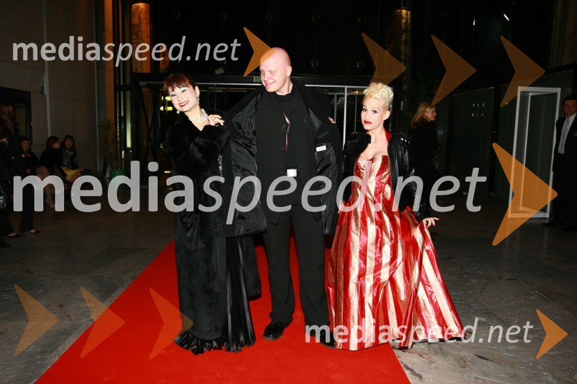 Violeta Tomič, igralka, ..., Alya, pevka	 
Viktorji 2009, rdeča preproga in dogajanje pred dvorano