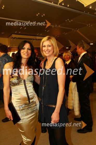 Simona Lampe, modna oblikovalka in Andreja Comino, novinarkaViktorji 2009, zaključna zabava