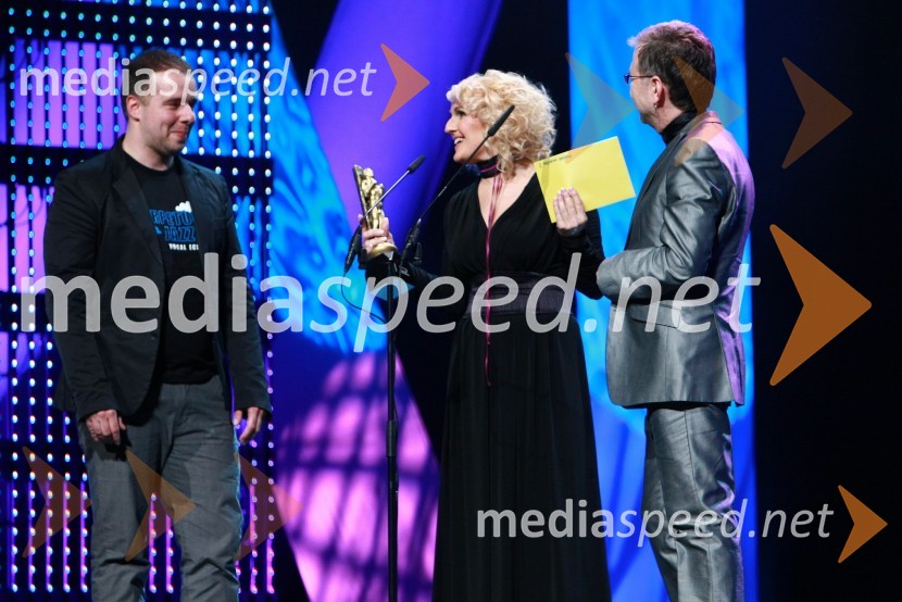 ..., Alenka Godec, pevka in Tomaž Kozlevčar, glasbenikViktorji 2009, prireditev - dogajanje v dvorani
