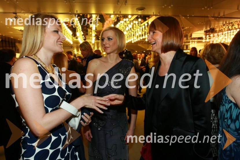 Nina Tomažin, Propiar, Anja Križnik Tomažin, TV voditeljica in Maja Štamol Droljc, modna oblikovalkaViktorji 2009, zaključna zabava