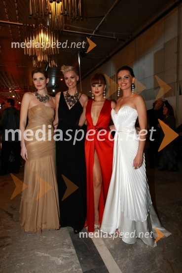 Nataša Pinoza, miss Universe Slovenije 2006, Tjaša Kokalj, miss Universe Slovenije 2007, Sanja Grohar, pevka, manekenka in Miss Slovenije 2005 in Mirela Korač, miss Universe Slovenije 2009Viktorji 2009, rdeča preproga in dogajanje pred dvorano