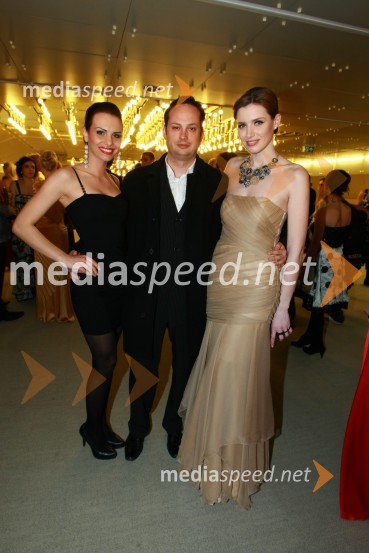 Mirela Korač, Miss Universe Slovenije 2009 ter Nataša Pinoza, miss Universe Slovenije 2006 in njen fant Mario MurnViktorji 2009, zaključna zabava