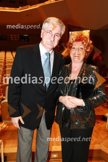 Petar Radović, odgovorni urednik razvedrilnega programa TV Slovenija in Bernarda Jeklin, nekdanja urednica revije JanaViktorji 2009, prireditev - dogajanje v dvorani