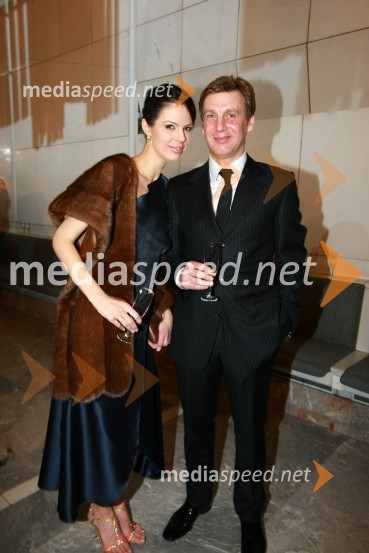 Sabina Remar, Miss Universe 2004 ter manekenka in Tomaž Kralj, podjetnikViktorji 2009, rdeča preproga in dogajanje pred dvorano