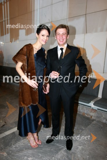 Sabina Remar, Miss Universe 2004 ter manekenka in Tomaž Kralj, podjetnikViktorji 2009, rdeča preproga in dogajanje pred dvorano