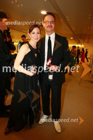 Jurij Zrnec, TV voditelj in njegova soproga Sabina Kogovšek, igralkaViktorji 2009, rdeča preproga in dogajanje pred dvorano