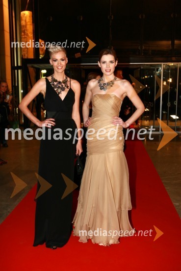 Tjaša Kokalj, miss Universe Slovenije 2007 in Nataša Pinoza, miss Universe Slovenije 2006Viktorji 2009, obleke in modni dodatki