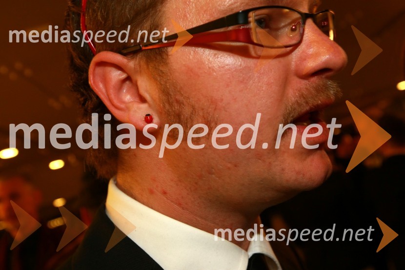 Jurij Zrnec, TV voditelj in igralecViktorji 2009, obleke in modni dodatki