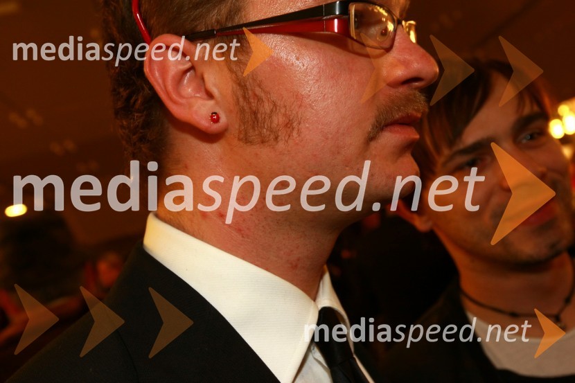 Jurij Zrnec, TV voditelj in igralecViktorji 2009, obleke in modni dodatki