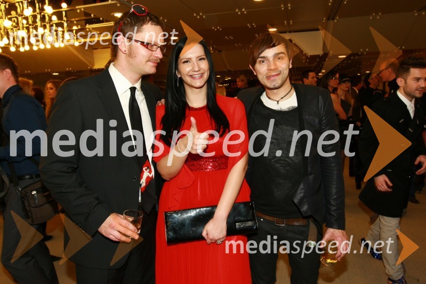 Jurij Zrnec, TV voditelj, Eva C. Zimet, zmagovalka akcije Postani zvezda za en dan na zadovoljna.si in Lado Bizovičar, igralec in voditeljViktorji 2009, zaključna zabava