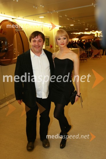 Bojan Emeršič, igralec in njegova življenjska sopotnica Viktorija Bencik, igralka ter voditeljica oddaje Enajsta šolaViktorji 2009, zaključna zabava
