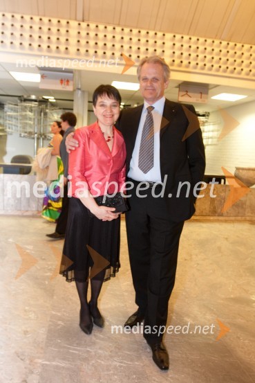 Vida Petrovčič, novinarka in soprog Janez ŽontaViktorji 2009, rdeča preproga in dogajanje pred dvorano