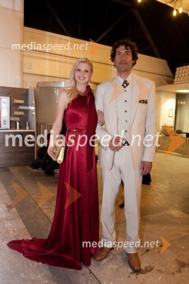 	Ana Bešter, TV voditeljica in Dejan Pavčević, TV voditeljViktorji 2009, rdeča preproga in dogajanje pred dvorano