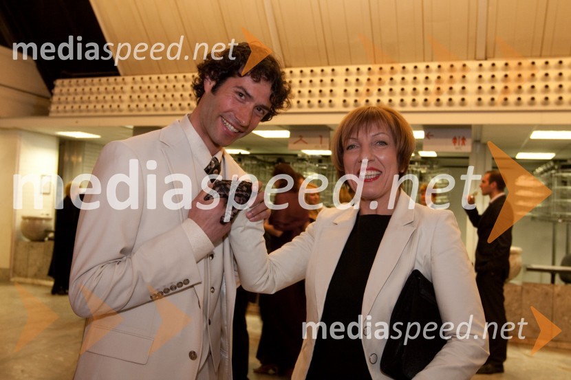 Dejan Pavčević, TV voditelj in Viktorija Potočnik, nekdanja županja mestne občine LjubljanaViktorji 2009, rdeča preproga in dogajanje pred dvorano