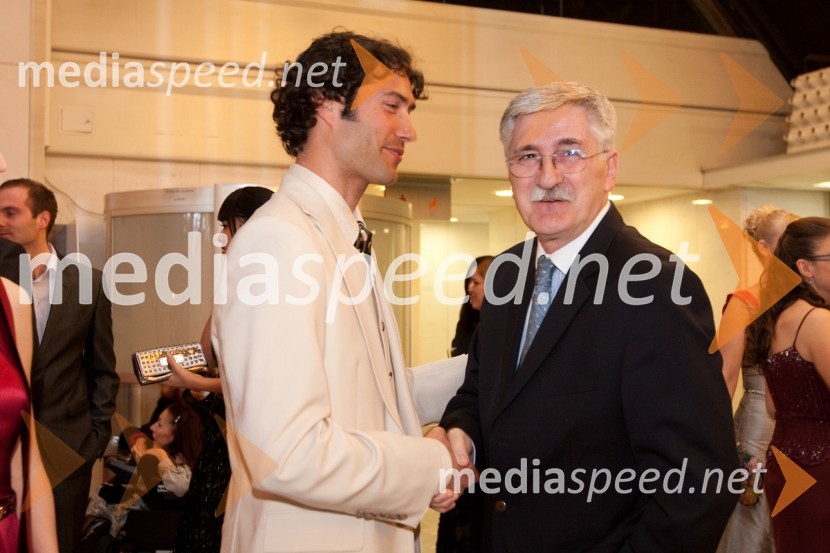 Dejan Pavčević, TV voditelj in Petar Radović, odgovorni urednik razvedrilnega programa TV SlovenijaViktorji 2009, rdeča preproga in dogajanje pred dvorano