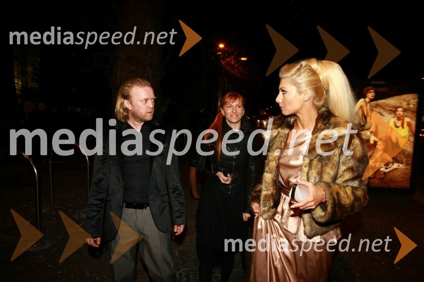 Matjaž Javšnik, igralec, Mihaela Kolarič, lastnica agencije Michela in Lucija Gubenšek, manekenkaViktorji 2009, zaključna zabava