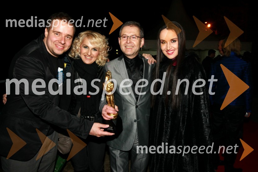 Boštjan Usenik, Alenka Godec, pevka, Tomaž Kozlevčar, glasbenik in Tinkara Kovač, pevkaViktorji 2009, zaključna zabava