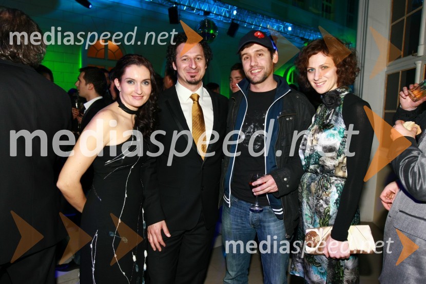 Irena Rolih, vsebinska urednica Radia 1, dr. Patrick Vlačič, minister za promet, Peter Poles, TV voditelj in njegovo dekle Nika VegerViktorji 2009, zaključna zabava