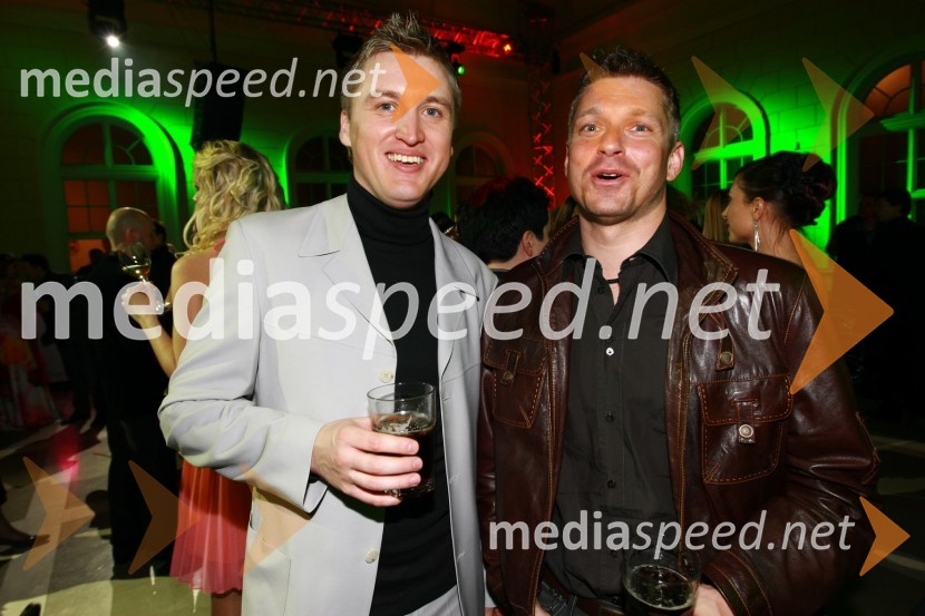 Denis Avdič, moderator Radia 1 in Valentin Hajdinjak, vodja oddelka za odnose z javnostmi Zdravniške zbornice SlovenijeViktorji 2009, zaključna zabava