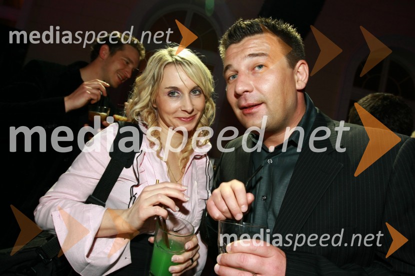 Nina Božič in Sebastian Artič (Žan Ljubljanski), lastnik Čarli TV ter Golica TVViktorji 2009, zaključna zabava