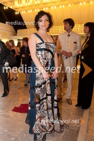 Polona Požgan Štorman, voditeljica na Radiu CenterViktorji 2009, obleke in modni dodatki