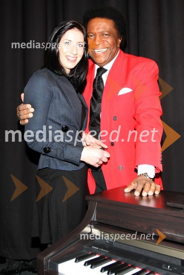 Tanja Rafolt, povezovalka prireditev v Mondu in Roberto Blanco, pevecRoberto Blanco, koncert v Mondu