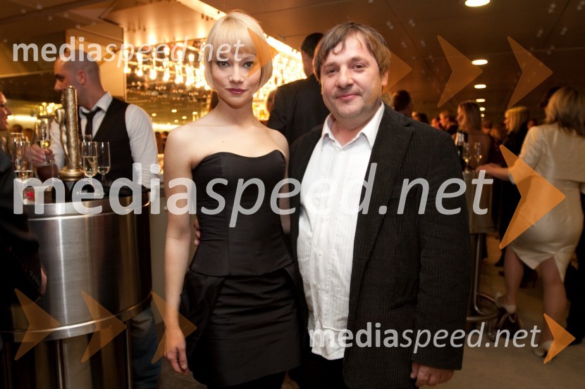 Bojan Emeršič, igralec in njegova življenjska sopotnica Viktorija Bencik, igralka ter voditeljica oddaje Enajsta šolaViktorji 2009, zaključna zabava