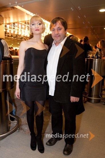 Bojan Emeršič, igralec in njegova življenjska sopotnica Viktorija Bencik, igralka ter voditeljica oddaje Enajsta šolaViktorji 2009, zaključna zabava