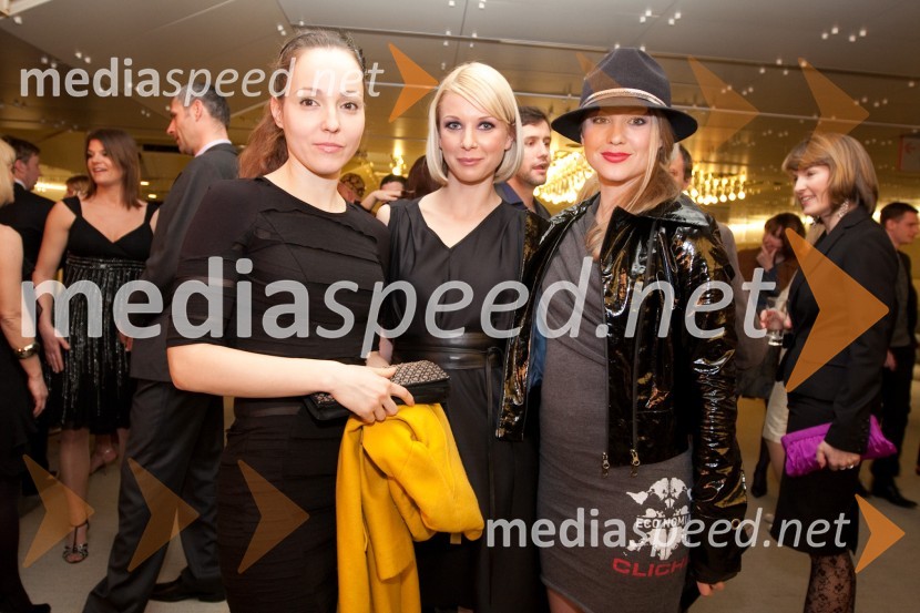 Iva Babič, igralka, Tjaša Železnik, TV voditeljica in Iva Krajnc, igralkaViktorji 2009, zaključna zabava