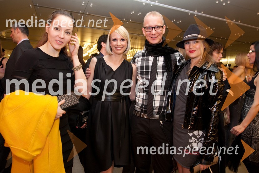 Iva Babič, igralka, Tjaša Železnik, TV voditeljica, Uroš Smolej, igralec in Iva Krajnc, igralkaViktorji 2009, zaključna zabava