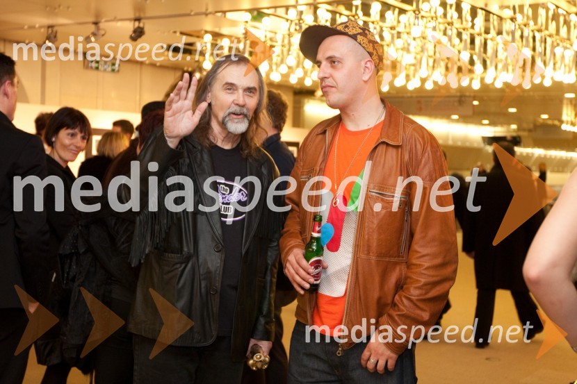 Dragan Bulič, glasbeni urednik Vala 202 in dobitnik Viktorja za življenjsko delo ter Boštjan 6pack Čukur, pevec in keramičarViktorji 2009, zaključna zabava