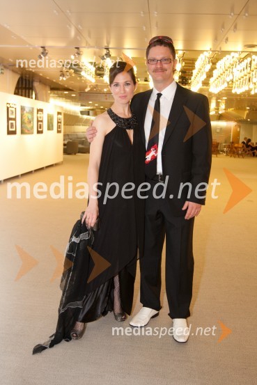 Jurij Zrnec, TV voditelj in njegova soproga Sabina Kogovšek, igralkaViktorji 2009, zaključna zabava