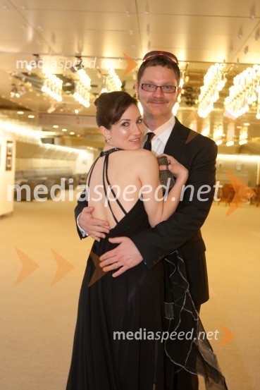 Jurij Zrnec, TV voditelj in njegova soproga Sabina Kogovšek, igralkaViktorji 2009, zaključna zabava