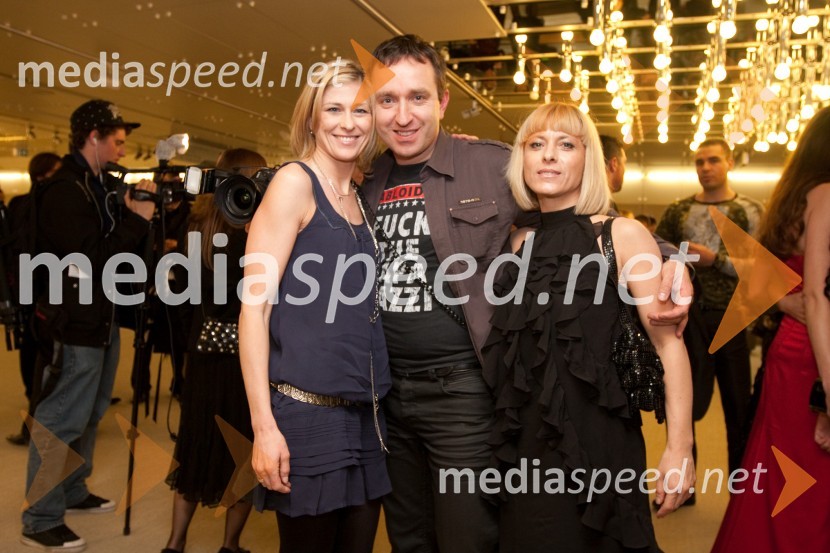 Andreja Comino, novinarka, Borut Cvetko, fotograf in Barbara Jermann, urednica revije LadyViktorji 2009, zaključna zabava