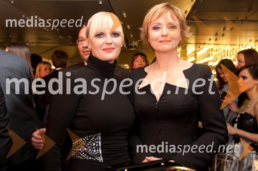 Špela Šipek, urednica informativnega programa 24UR na Pop TV in Darja Zgonc, voditeljica oddaje 24 ur na POP TV-juViktorji 2009, zaključna zabava