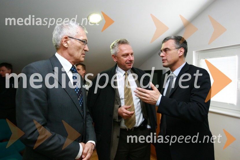 Dr. Miroslav Pregl, Ministrstvo za okolje in prostor, dr. Branko Zadnik, predsednik upravnega odbora matične sekcije gradbenih inženirjev in Črtomir Remec, predsednik Inženirske zbornice Slovenije (IZS)23. mednarodni sejem gradbeništva in gradbenih materialov MEGRA 2010, slovesna otvoritev