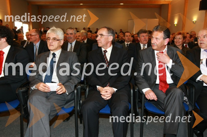 Dr. Roko Žarnić, minister za okolje in prostor, Janez Erjavec, direktor podjetja Pomurski sejem in Anton Kampuš, župan občine Gornja Radgona ter poslanec23. mednarodni sejem gradbeništva in gradbenih materialov MEGRA 2010, slovesna otvoritev