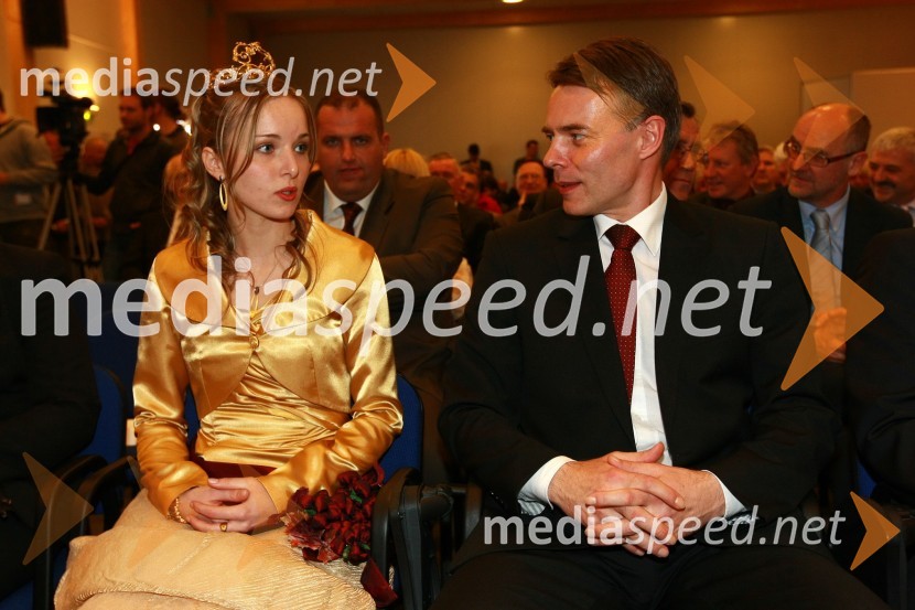 Andreja Erzetič, Vinska kraljica Slovenije 2010 in Henrik Gjerkeš, minister za lokalno samoupravo23. mednarodni sejem gradbeništva in gradbenih materialov MEGRA 2010, slovesna otvoritev