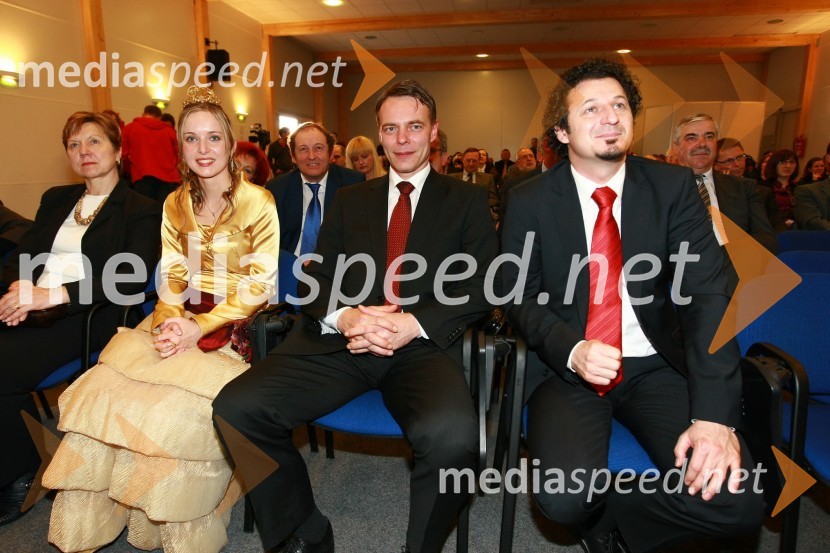 Andreja Erzetič, Vinska kraljica Slovenije 2010, Henrik Gjerkeš, minister za lokalno samoupravo in dr. Patrick Vlačič, minister za promet23. mednarodni sejem gradbeništva in gradbenih materialov MEGRA 2010, slovesna otvoritev