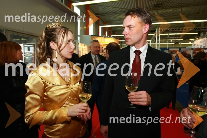 Andreja Erzetič, Vinska kraljica Slovenije 2010 in Henrik Gjerkeš, minister za lokalno samoupravo23. mednarodni sejem gradbeništva in gradbenih materialov MEGRA 2010, slovesna otvoritev