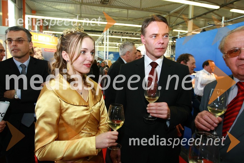Andreja Erzetič, Vinska kraljica Slovenije 2010 in Henrik Gjerkeš, minister za lokalno samoupravo23. mednarodni sejem gradbeništva in gradbenih materialov MEGRA 2010, slovesna otvoritev