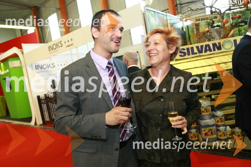 ... in Meta Zajc Pogorelčnik, direktorica Stavbar IGM d.o.o.23. mednarodni sejem gradbeništva in gradbenih materialov MEGRA 2010, slovesna otvoritev